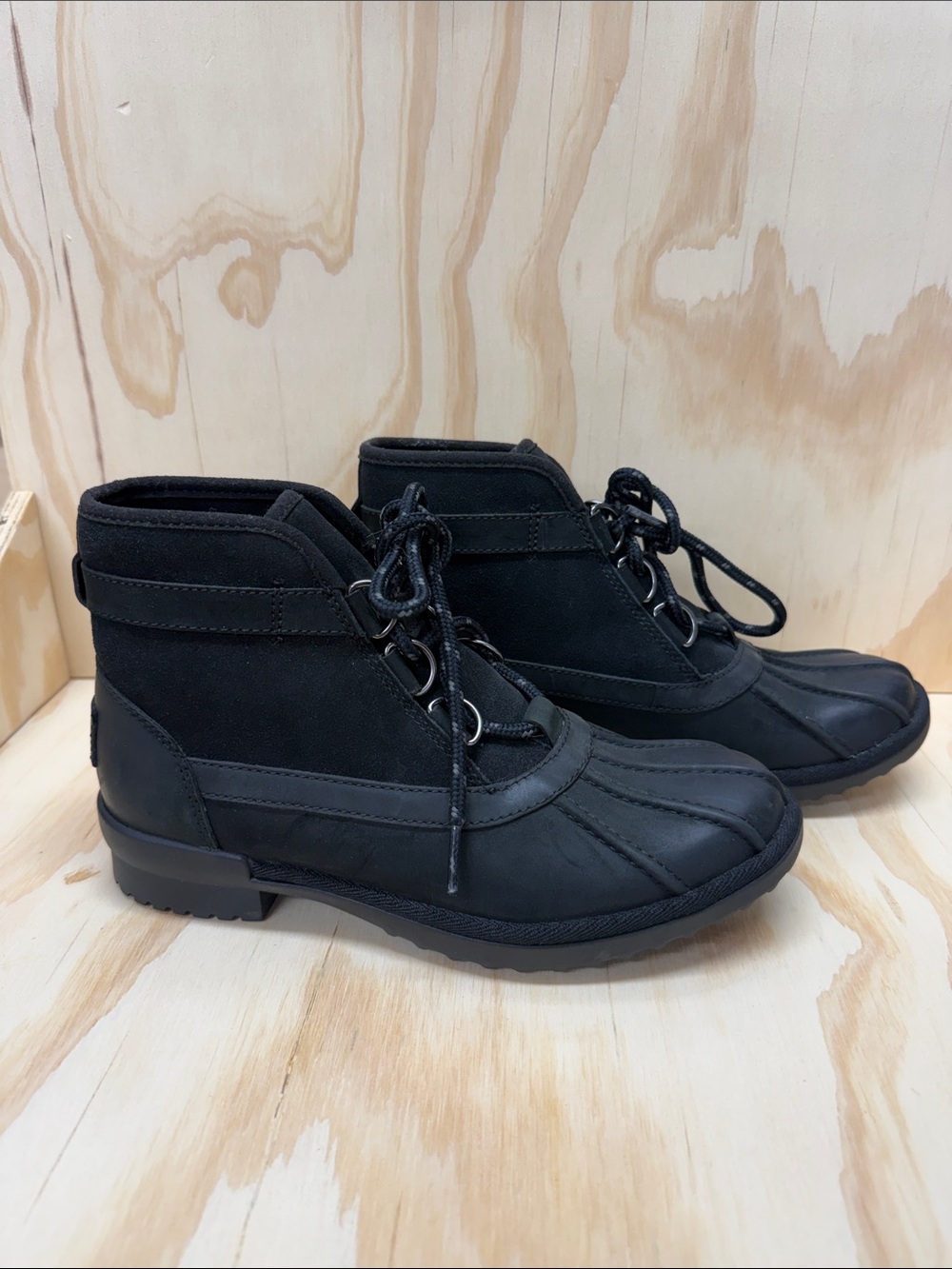 Women’s Black Lace-Up Duck Boots - Classic Outdoor Style Size 6